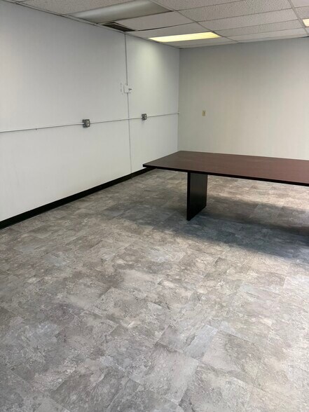 More Photos Of 8555 Yermoland Dr, El Paso Manufacturing For Sale