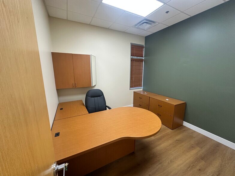 More Photos Of 15255 N 40th St, Phoenix Medical For Sale