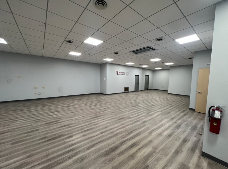 More Photos Of 159 Temple St, Nashua Warehouse For Lease