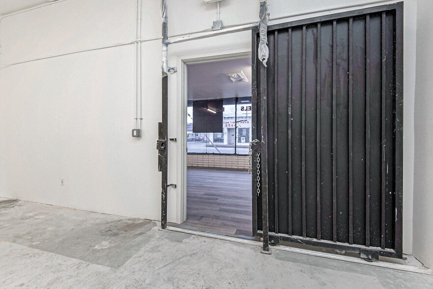 More Photos Of 5557 Cahuenga Blvd, North Hollywood General Retail For Sale