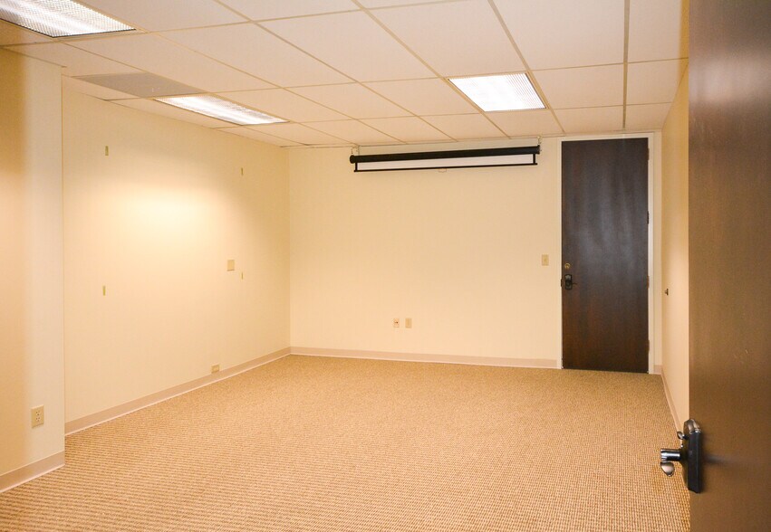 More Photos Of 650 S Shackleford Rd, Little Rock Office For Lease