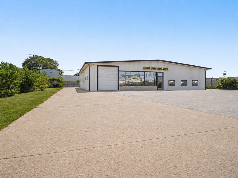 More Photos Of 400 N Macarthur Blvd, Oklahoma City Warehouse For Sale