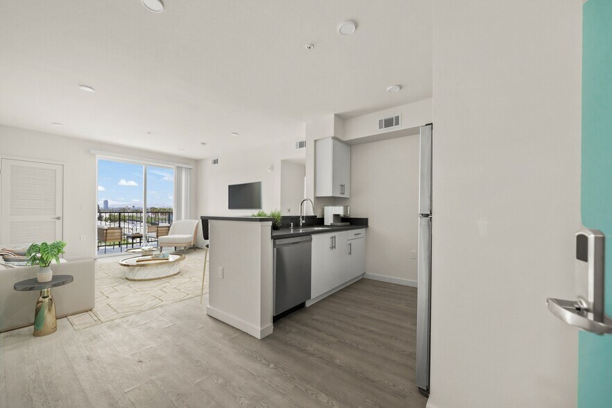 More Photos Of 3518 Chesapeake Ave, Los Angeles Apartments For Sale