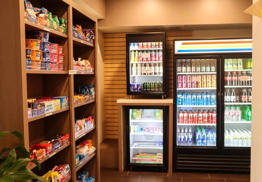 More Photos Of 1230 Collins Rd NE, Cedar Rapids Hotel For Sale