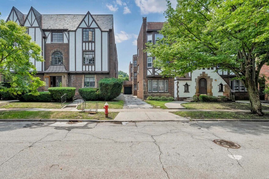 Primary Photo Of 1346 Kenilworth Ave, Lakewood Apartments For Sale