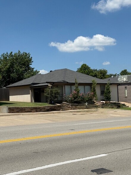 More Photos Of 1715 N Broadway Ave, Oklahoma City Office For Lease