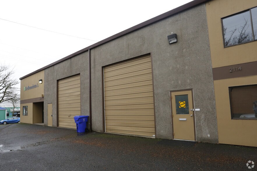 More Photos Of 2104-2134 SE 9th Ave, Portland Warehouse For Lease