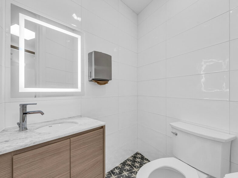 More Photos Of 541 Queen St E, Toronto Storefront For Lease