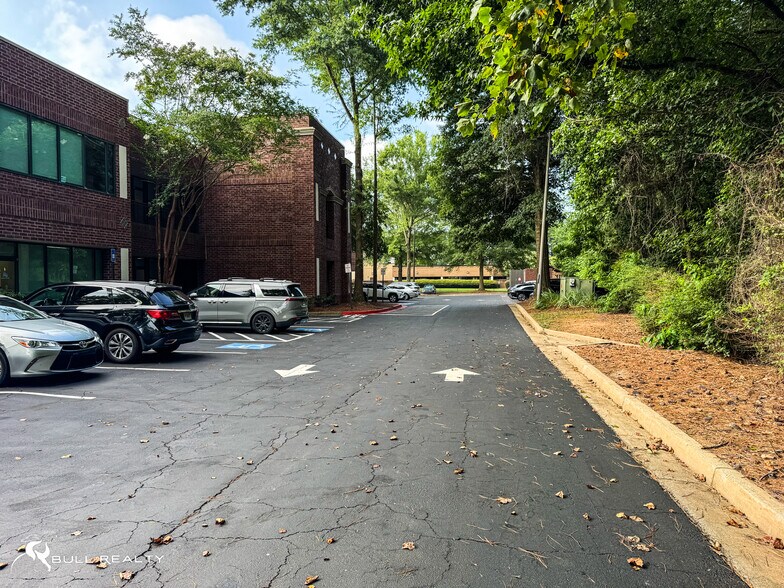 More Photos Of 1925 Vaughn Rd NW, Kennesaw Office For Lease