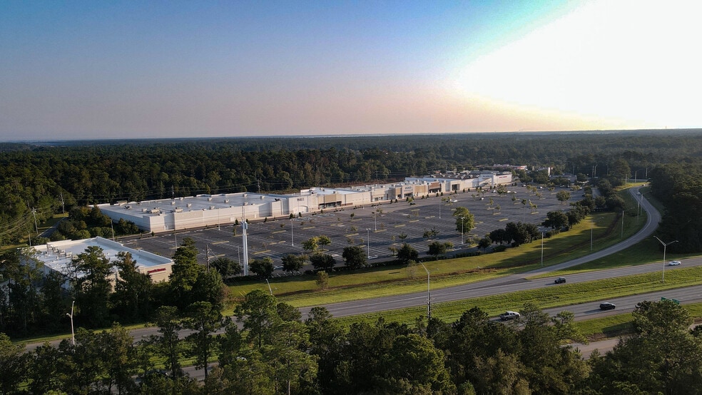 More Photos Of 61101-61125 Airport Rd, Slidell Unknown For Lease