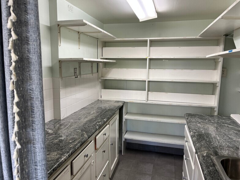 More Photos Of 5601 Mission St, San Francisco Veterinarian Kennel For Sale