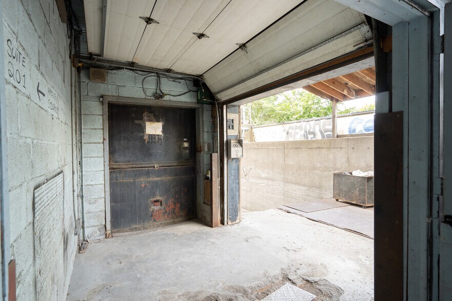 More Photos Of 8815 Av Du Parc, Montréal Loft Creative Space For Sale