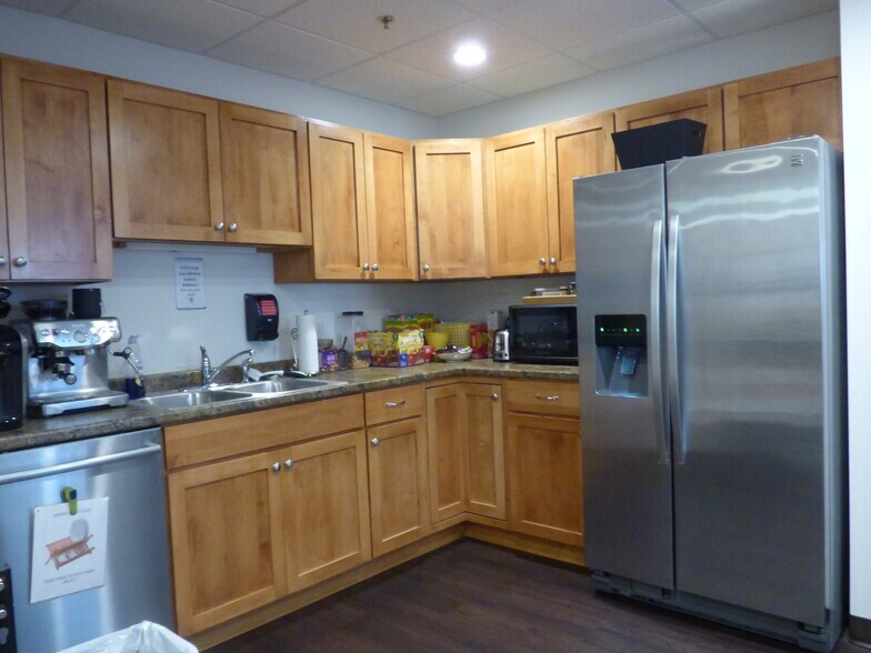 More Photos Of 196 Saint Andrews Dr, Mankato Office For Sale