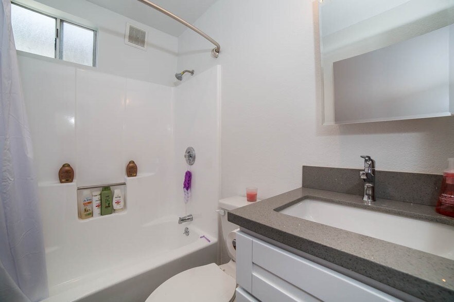 More Photos Of 508 N Ardmore Ave, Los Angeles Apartments For Sale