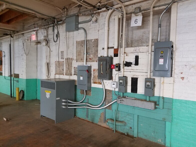 More Photos Of 302 N Water St, Newburgh Specialty For Lease