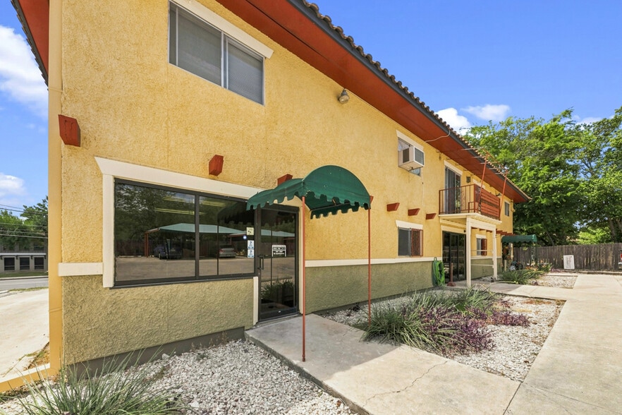 More Photos Of 1131 Babcock Rd, San Antonio Office Residential For Sale