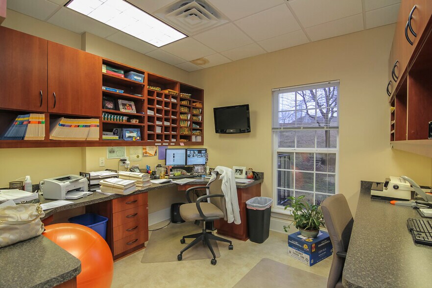 More Photos Of 3220 Office Pointe Pl, Louisville Office For Sale