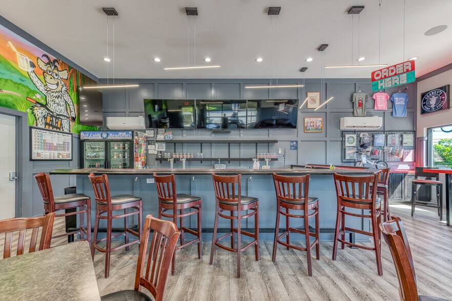 More Photos Of 640 E Maple St, Johnson City Bar For Sale
