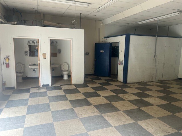 More Photos Of 215 Crossings Mall Rd, Elkview Storefront For Lease