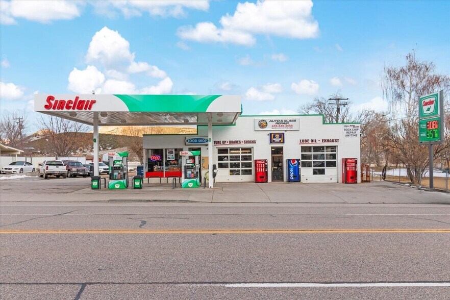 Primary Photo Of , Fountain Green General Retail For Sale