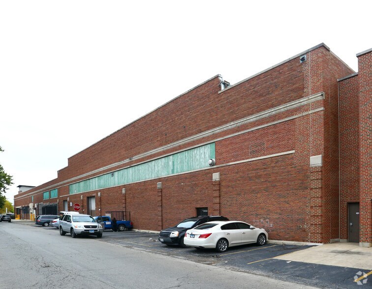 More Photos Of 3033 N Knox Ave, Chicago Warehouse For Lease
