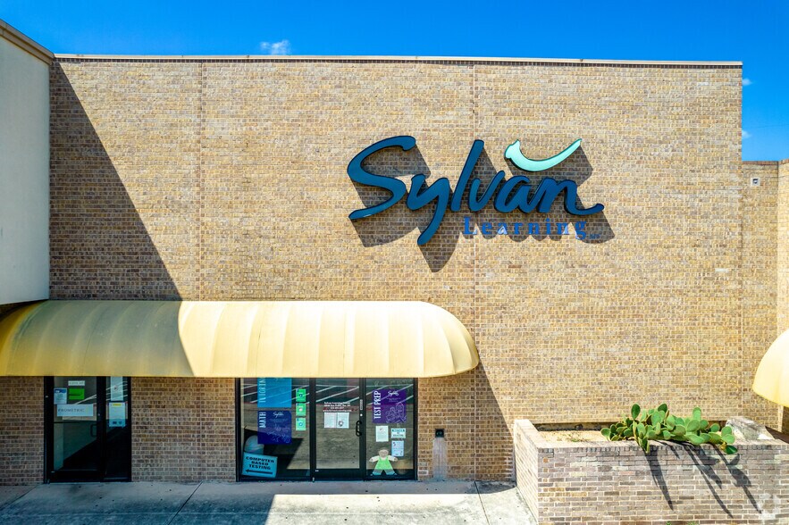 More Photos Of 16602-16668 San Pedro Ave, San Antonio Unknown For Lease