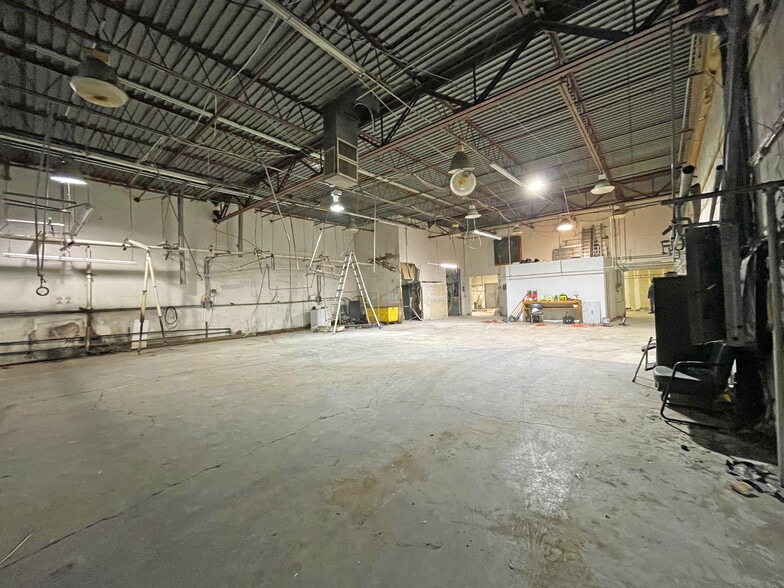 More Photos Of 75 E Jefryn Blvd, Deer Park Warehouse For Sale