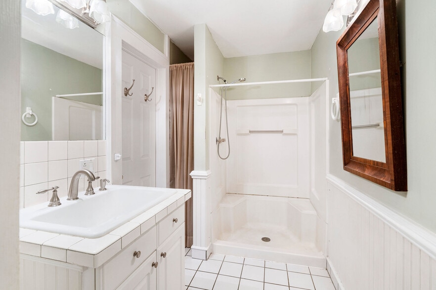 More Photos Of 101 S Main St, Wendell Office Residential For Lease