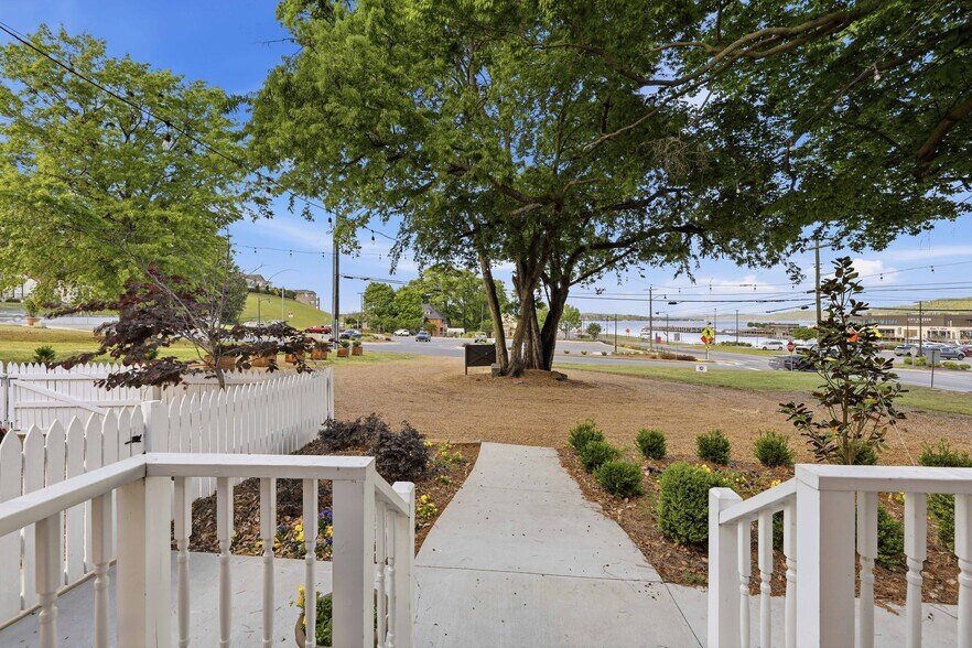 More Photos Of 320 Blount Ave, Guntersville Specialty For Sale