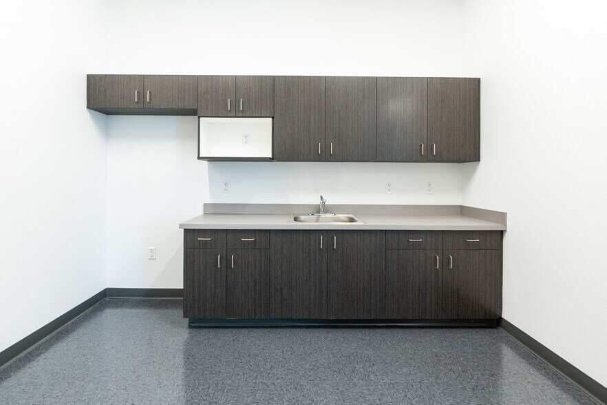 More Photos Of Sunset Rd & Pine St, Las Vegas Unknown For Lease