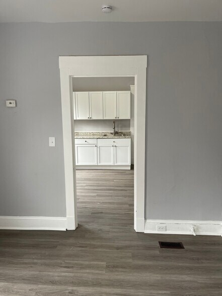 More Photos Of 1386 E 43rd St, Cleveland Specialty For Sale