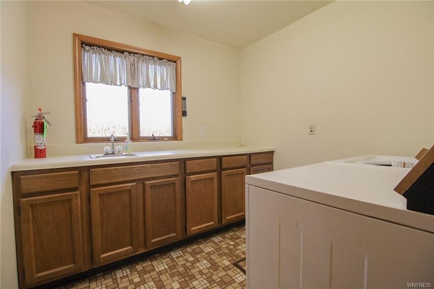 More Photos Of 16789 Kenmore Rd, Kendall Office For Sale