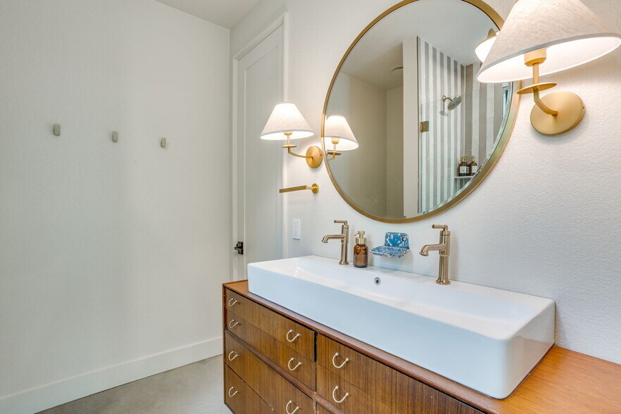 More Photos Of 6725 Rollins Rd, Granbury Specialty For Sale