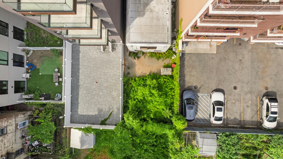 More Photos Of 21-12 31st ave, Astoria Apartments For Sale