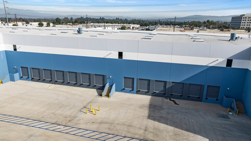 More Photos Of 701 E Ball Rd, Anaheim Warehouse For Lease