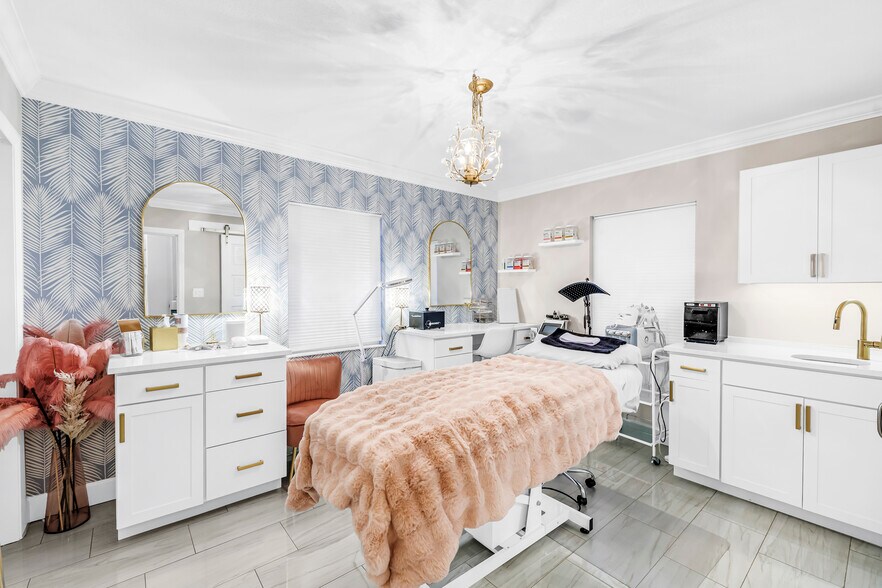 More Photos Of 2200 49th St N, Saint Petersburg Medical For Sale