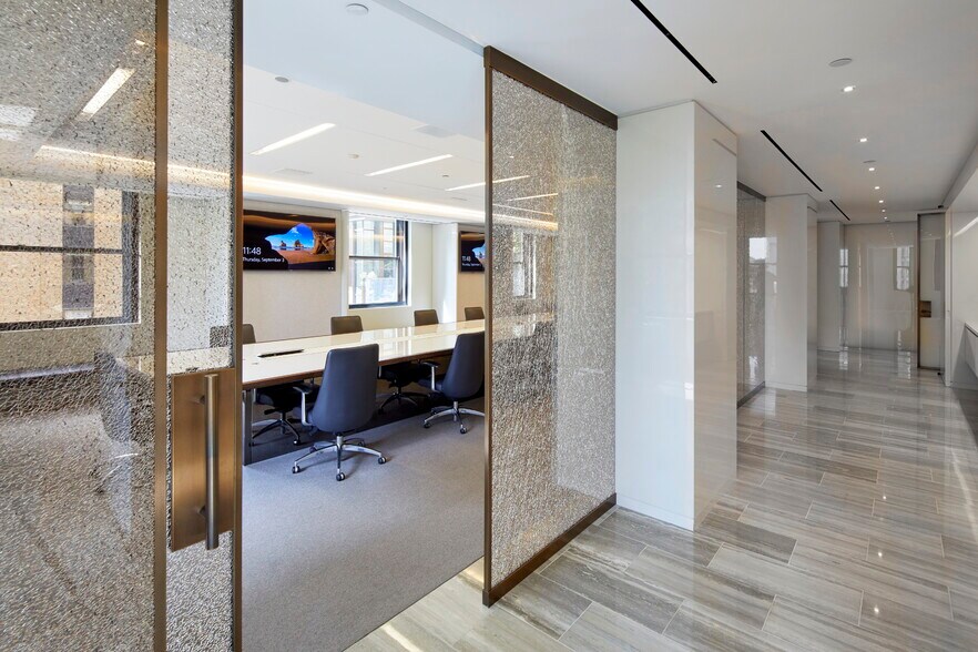 More Photos Of 420 Lexington Ave, New York Coworking Space