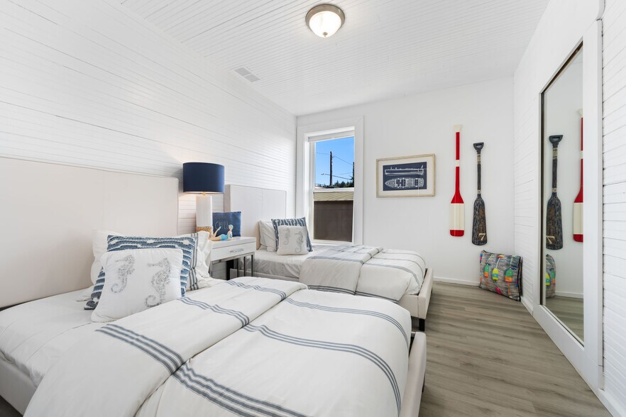 More Photos Of 267 W Sixth St, Port Orford Storefront Retail Residential For Sale