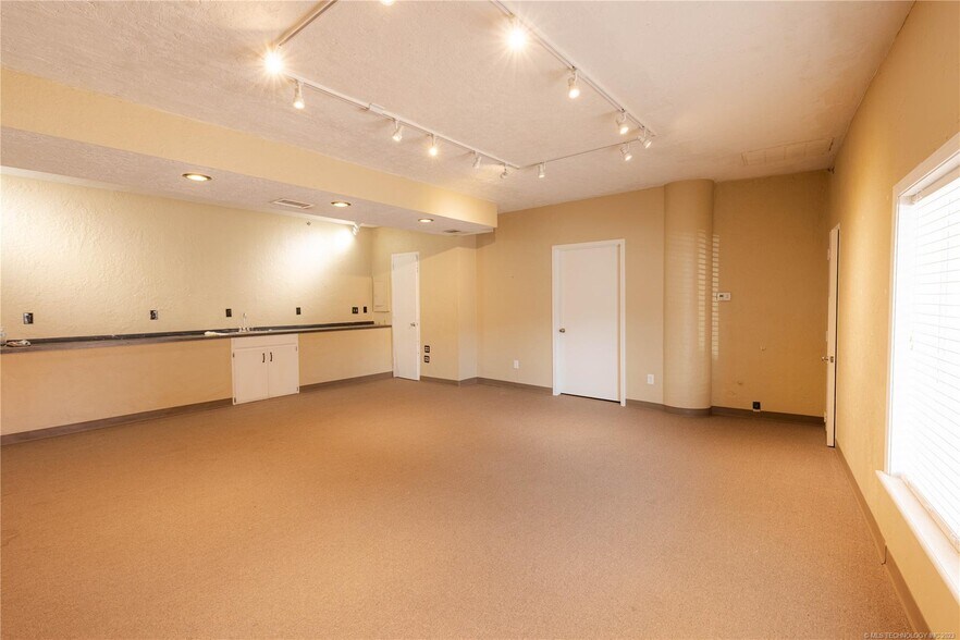 More Photos Of 201 W Main St, Ardmore Theater Concert Hall For Sale