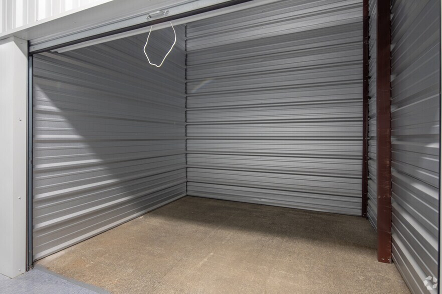 More Photos Of 112 Benton Way, Benton Self Storage For Sale