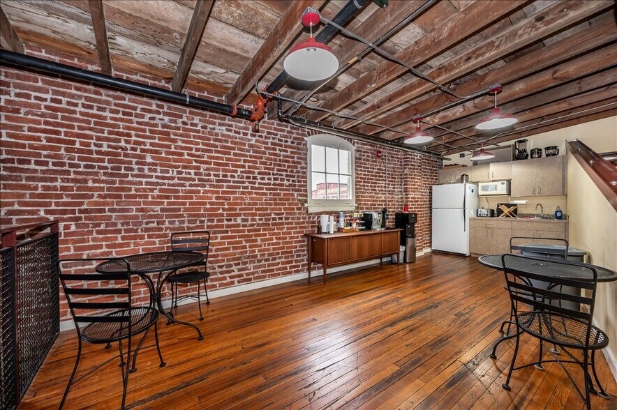 More Photos Of 47 E All Saints St, Frederick Loft Creative Space For Sale