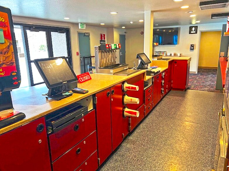 More Photos Of 1311 Adams Ave, La Grande Sports And Entertainment For Sale