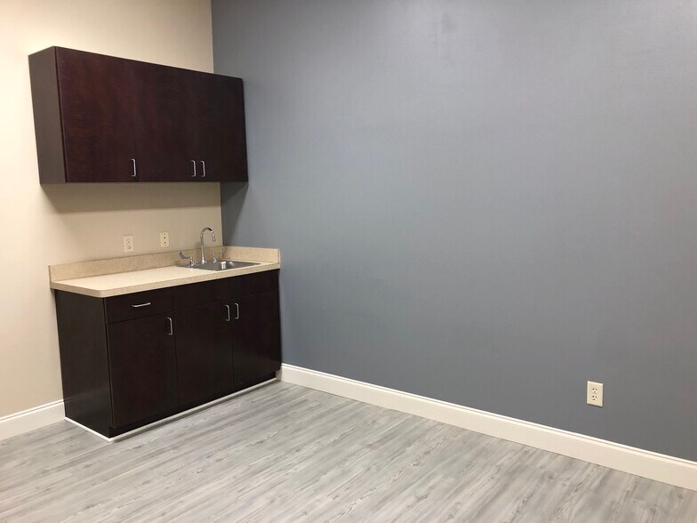 More Photos Of 6513 Preston Rd, Plano Office For Sale