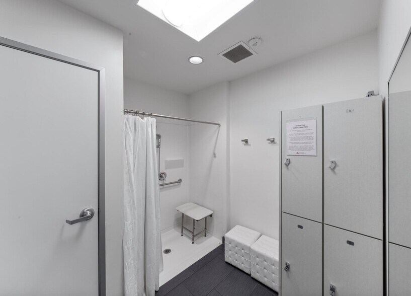 More Photos Of 10680 Treena St, San Diego Unknown For Lease