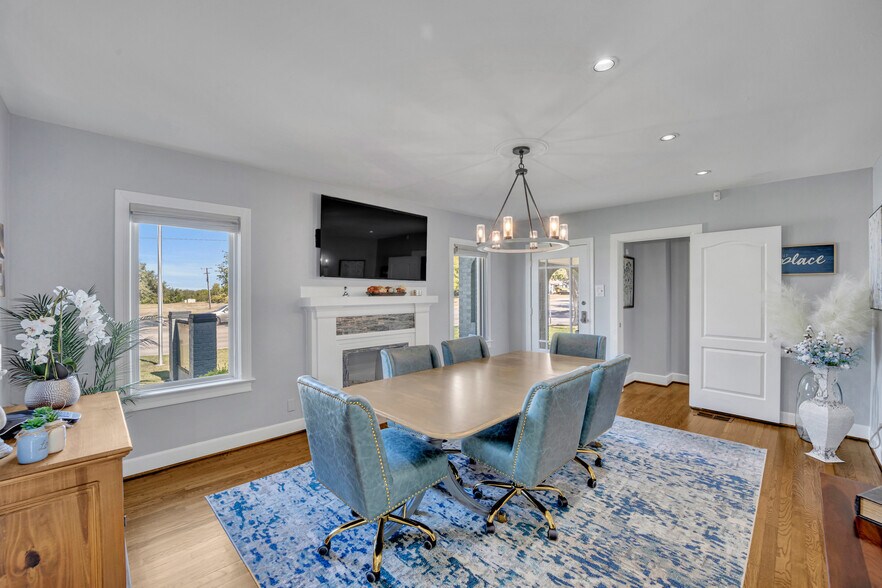 More Photos Of 1500 W Abram St, Arlington Medical For Lease