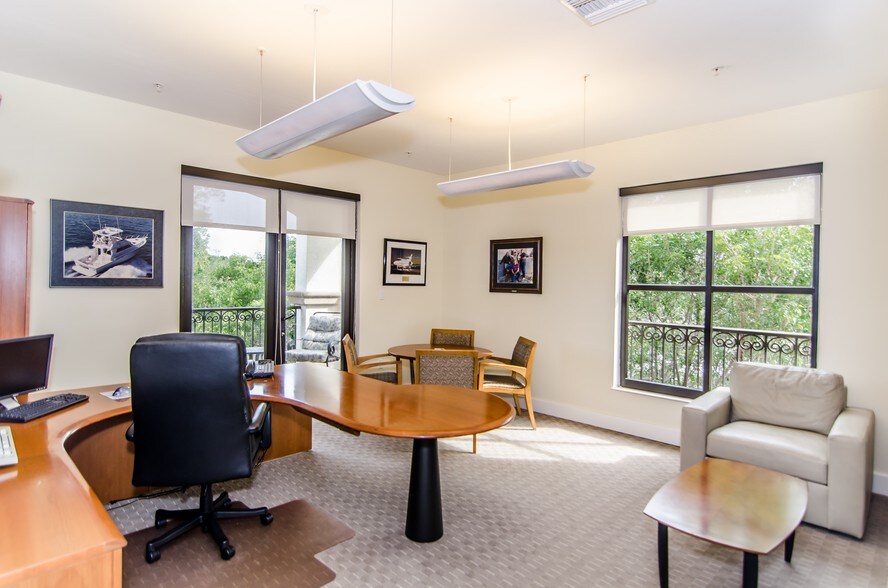 More Photos Of 862-868 102nd Ave N, Naples Office For Sale