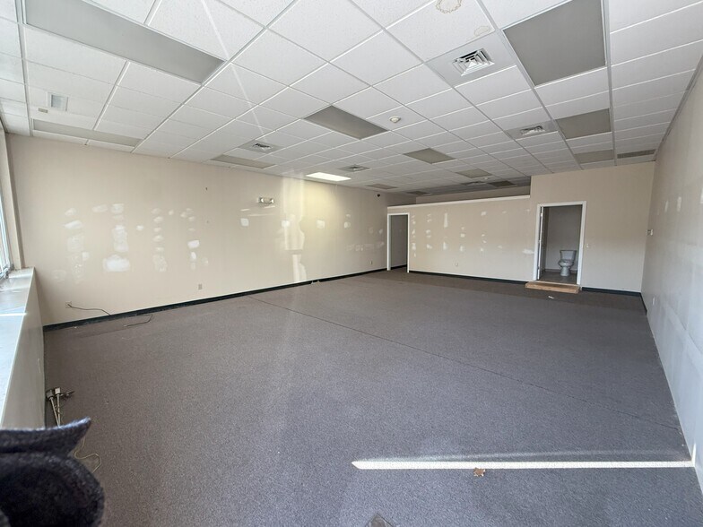 More Photos Of 304 Sandown Rd, East Hampstead Convenience Store For Lease