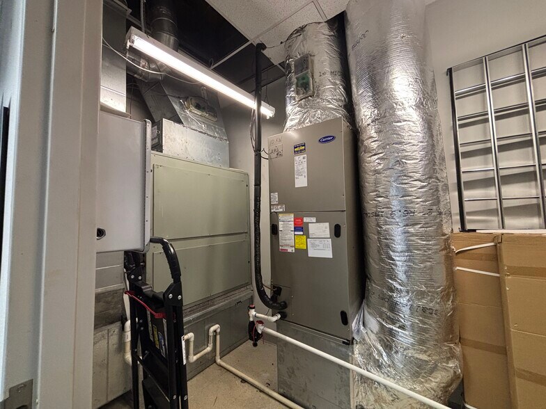 More Photos Of 6400 Peake Rd, Macon-Bibb Office For Sale