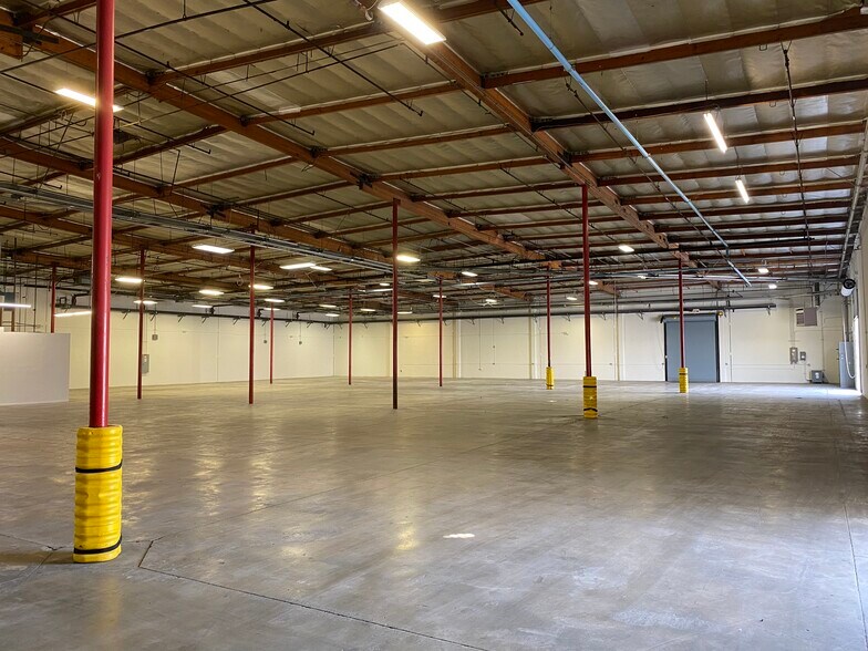 More Photos Of 9505-9541 Mason Ave, Chatsworth Manufacturing For Lease