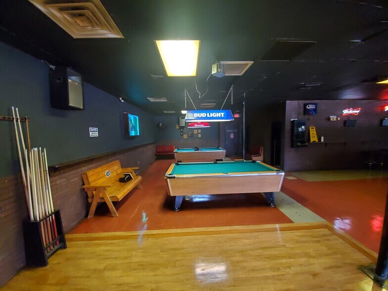 More Photos Of 17650 NW US Highway 19, Fanning Springs Bar For Sale